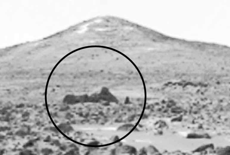 3-pyramid-complex-on-Mars