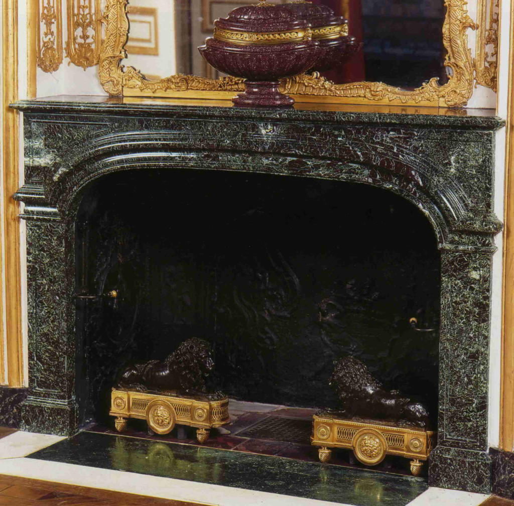 19-close up of fireplace_pedia