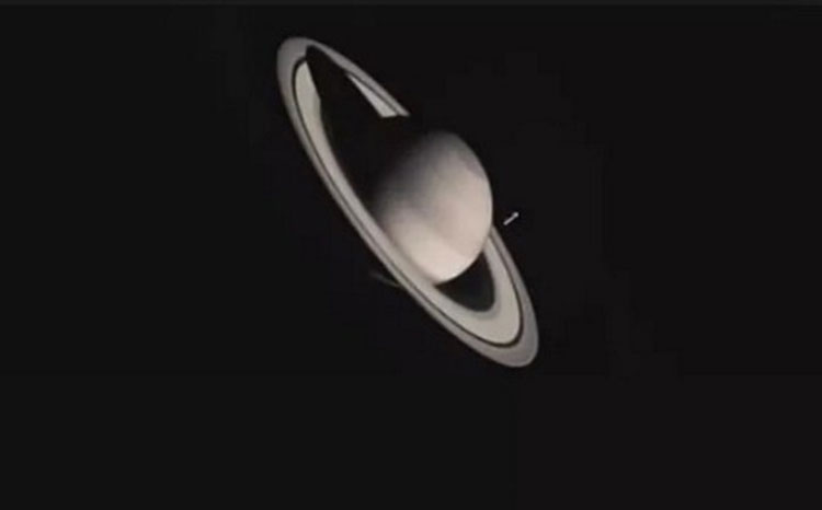 UFO-near-Saturn