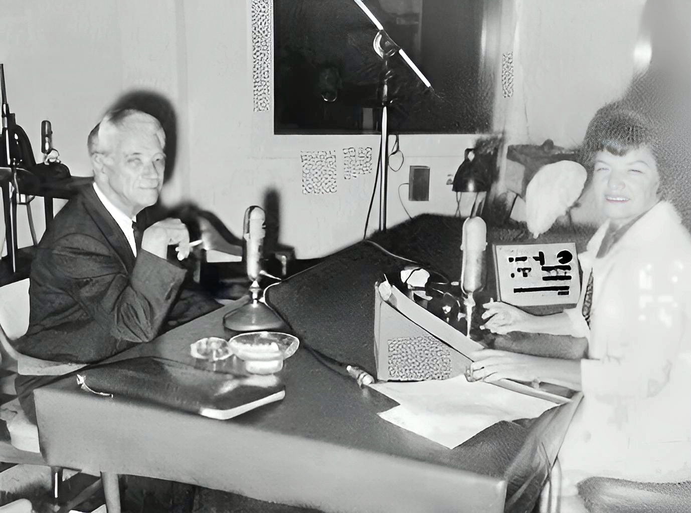 George-Adamski-at-a-radio-interview